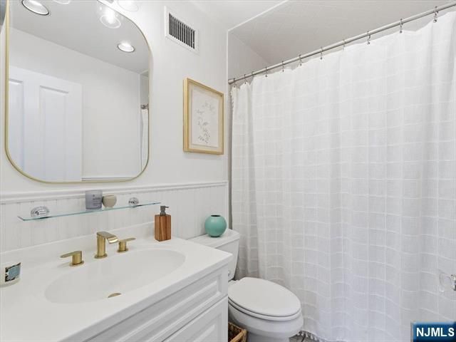 211 3rd Street 1, Hoboken, NJ 07030