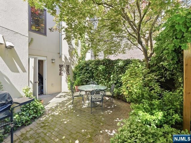 211 3rd Street 1, Hoboken, NJ 07030