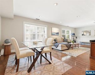 211 3rd Street 1, Hoboken, NJ 07030