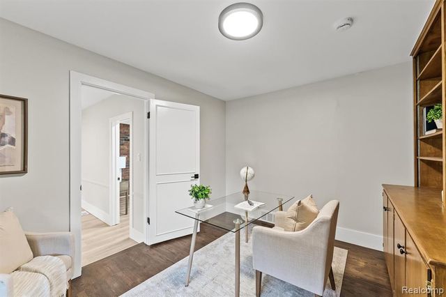 2185 Brenthaven Drive, Bloomfield Hills, MI 48304