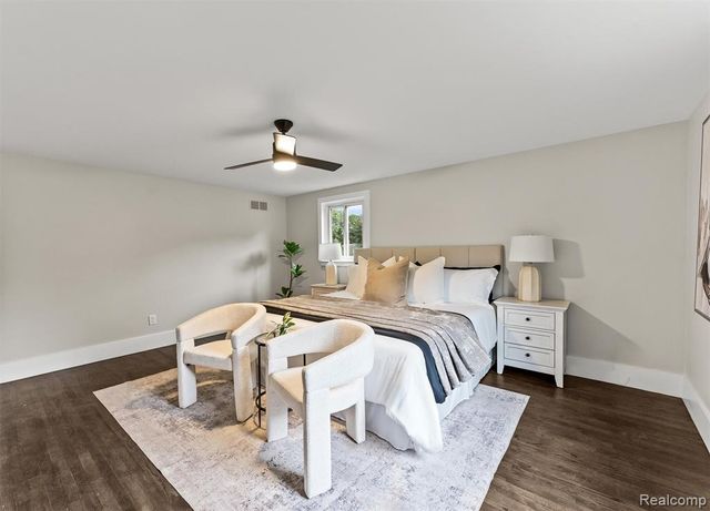 2185 Brenthaven Drive, Bloomfield Hills, MI 48304