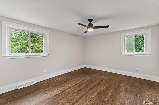 2185 Brenthaven Drive, Bloomfield Hills, MI 48304