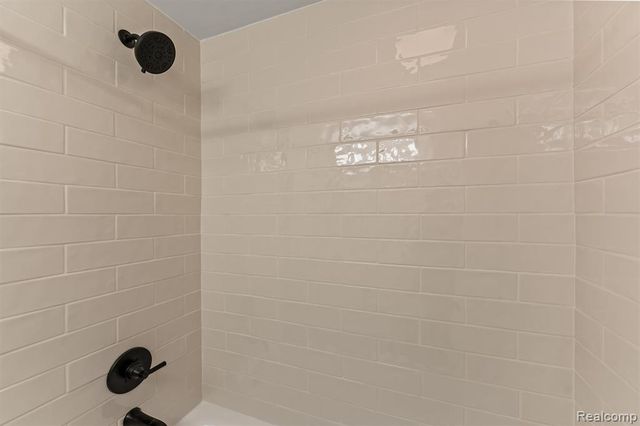 2185 Brenthaven Drive, Bloomfield Hills, MI 48304