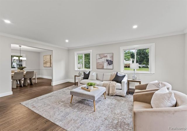 2185 Brenthaven Drive, Bloomfield Hills, MI 48304