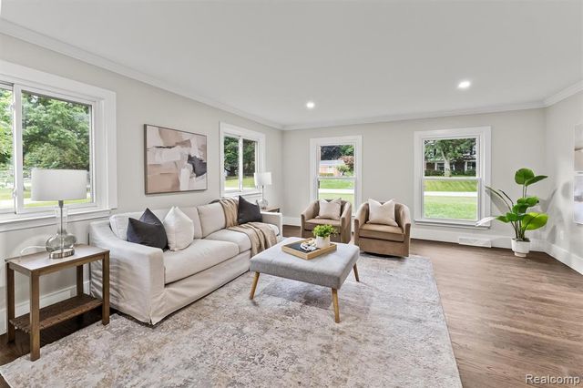 2185 Brenthaven Drive, Bloomfield Hills, MI 48304