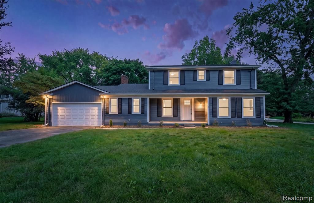 2185 Brenthaven Drive, Bloomfield Hills, MI 48304