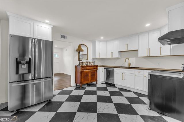 2223 E De Renne Avenue, Savannah, GA 31406