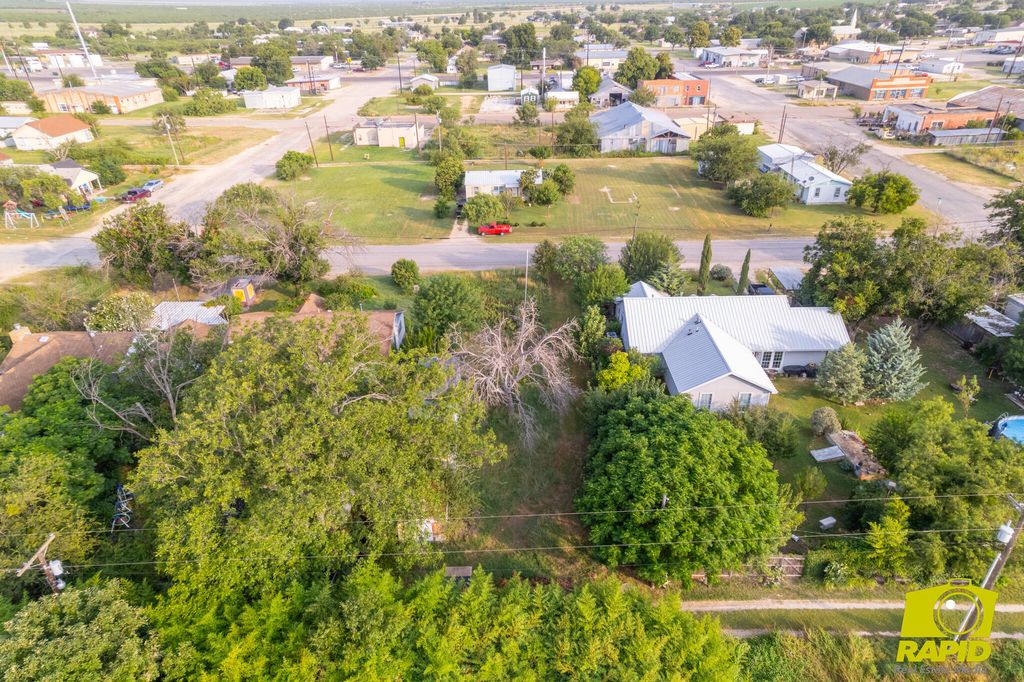 Image 11 of property listing at 310 Cottonwood Street, Eldorado, TX 76936