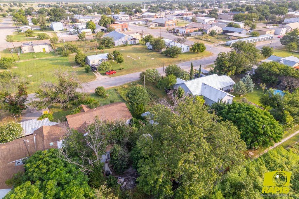 Image 12 of property listing at 310 Cottonwood Street, Eldorado, TX 76936