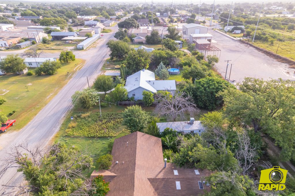 Image 13 of property listing at 310 Cottonwood Street, Eldorado, TX 76936