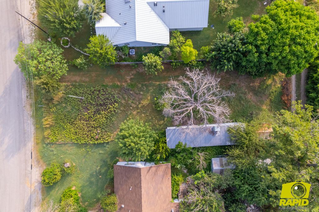 Image 14 of property listing at 310 Cottonwood Street, Eldorado, TX 76936