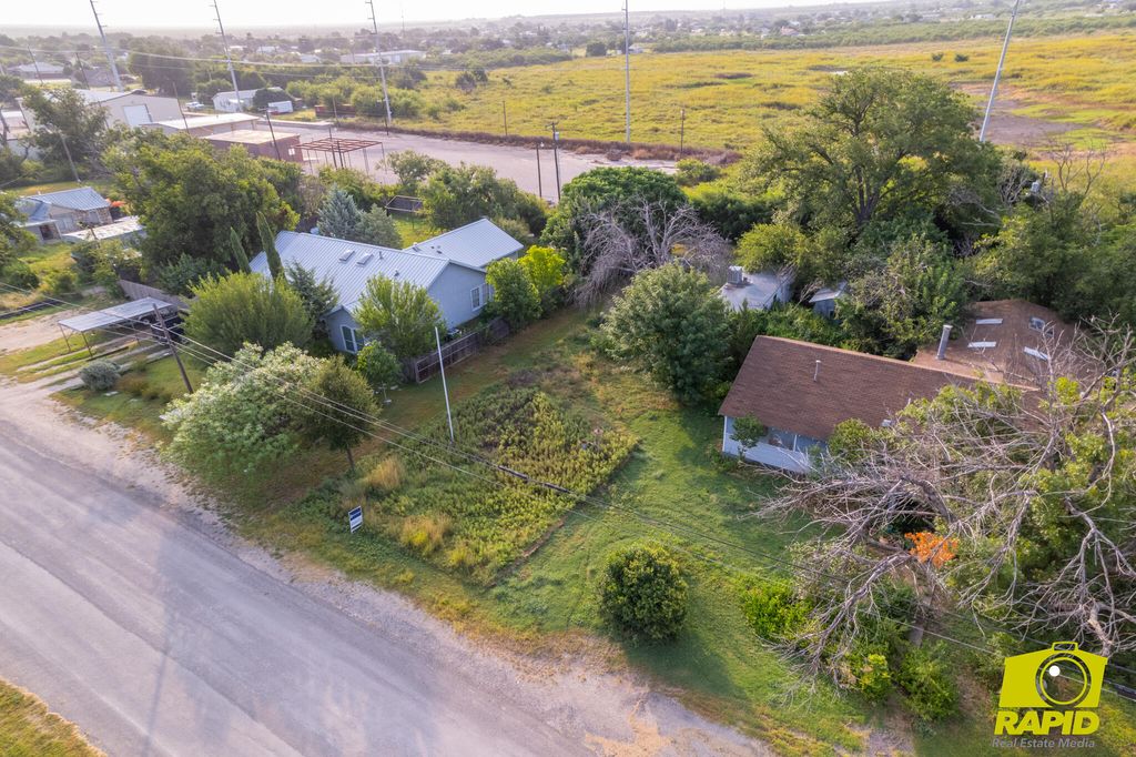 Image 2 of property listing at 310 Cottonwood Street, Eldorado, TX 76936