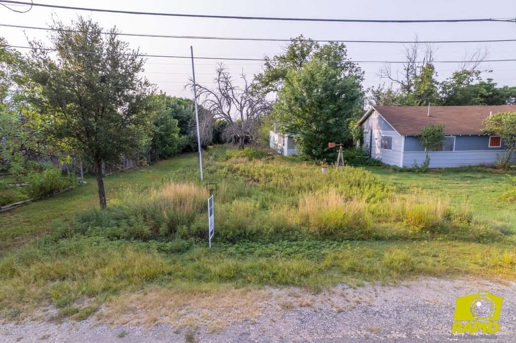 Image 5 of property listing at 310 Cottonwood Street, Eldorado, TX 76936