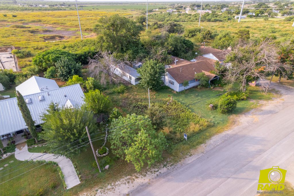 Image 7 of property listing at 310 Cottonwood Street, Eldorado, TX 76936