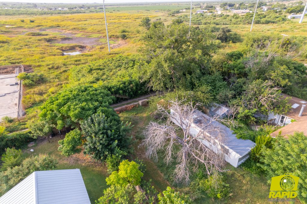 Image 8 of property listing at 310 Cottonwood Street, Eldorado, TX 76936