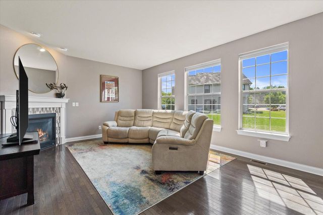 7989 S River COURT, Franklin, WI 53132