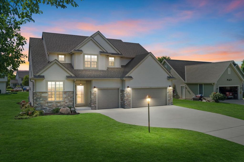 7989 S River COURT, Franklin, WI 53132
