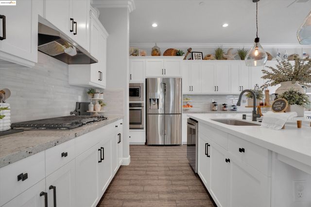 542 Harbor Cove Cir, Discovery Bay, CA 94505