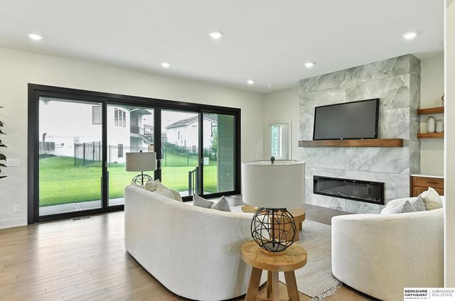 5915 N 169 Street, Omaha, NE 68116