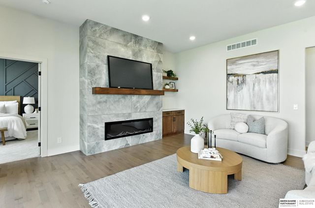 5915 N 169 Street, Omaha, NE 68116