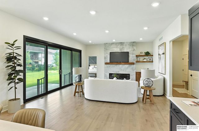 5915 N 169 Street, Omaha, NE 68116