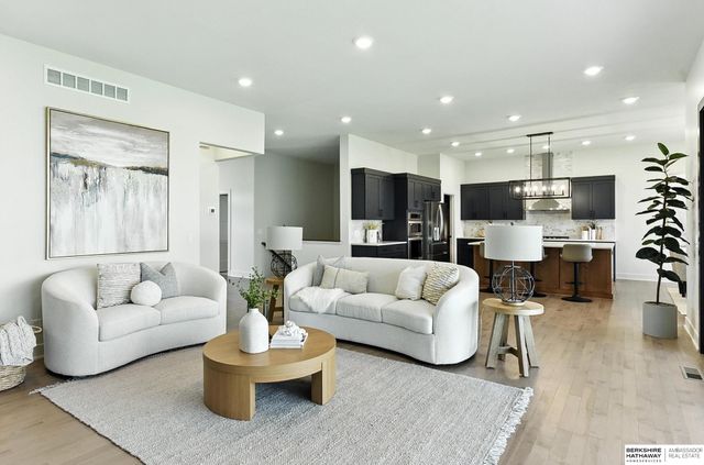 5915 N 169 Street, Omaha, NE 68116