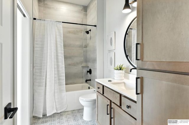 5915 N 169 Street, Omaha, NE 68116