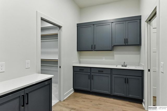 5915 N 169 Street, Omaha, NE 68116