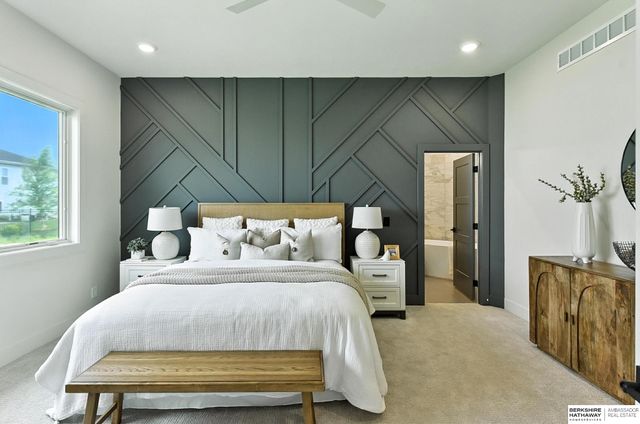 5915 N 169 Street, Omaha, NE 68116