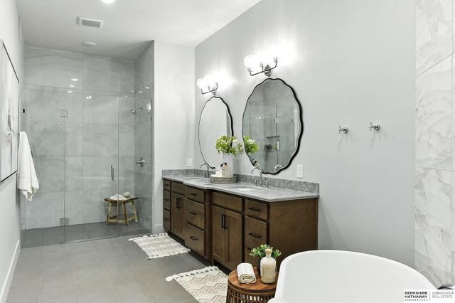 5915 N 169 Street, Omaha, NE 68116