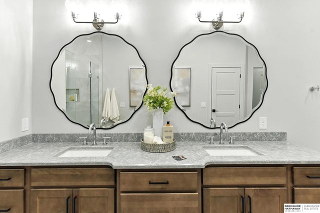 5915 N 169 Street, Omaha, NE 68116