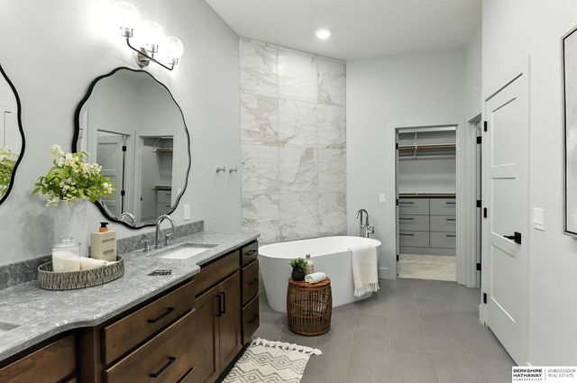 5915 N 169 Street, Omaha, NE 68116