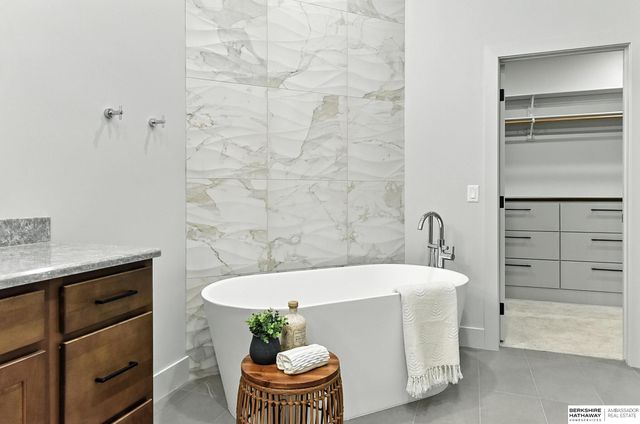 5915 N 169 Street, Omaha, NE 68116