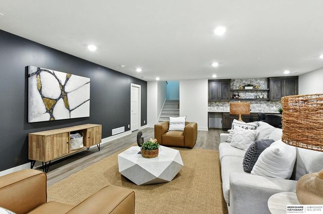 5915 N 169 Street, Omaha, NE 68116