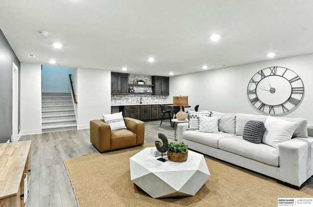 5915 N 169 Street, Omaha, NE 68116