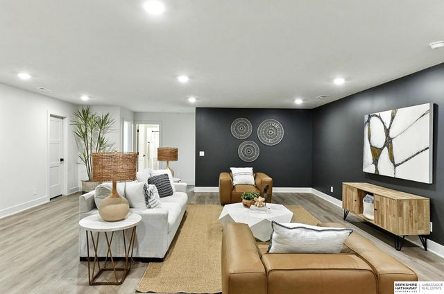 5915 N 169 Street, Omaha, NE 68116