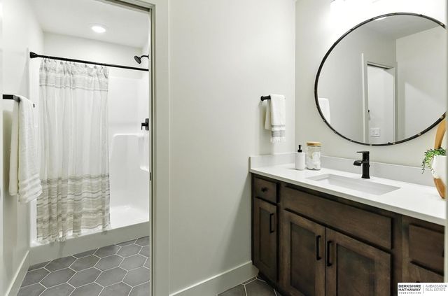 5915 N 169 Street, Omaha, NE 68116