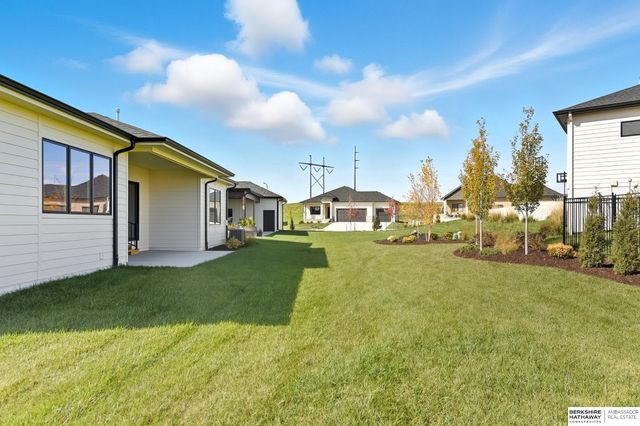 5915 N 169 Street, Omaha, NE 68116