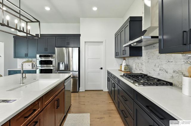 5915 N 169 Street, Omaha, NE 68116