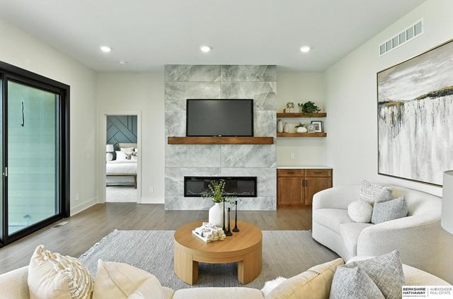 5915 N 169 Street, Omaha, NE 68116