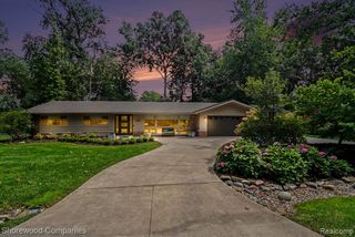 3144 Upton Drive, Troy, MI 48084