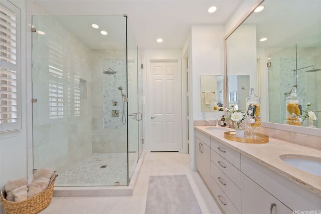 1016 Koko Uka Place, Honolulu, HI 96825