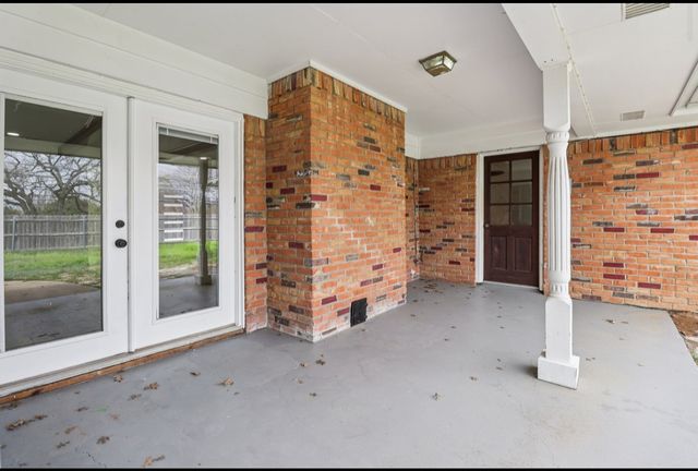 1835 E Cedar Elm Drive, Arlington, TX 76012