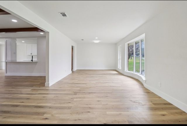 1835 E Cedar Elm Drive, Arlington, TX 76012