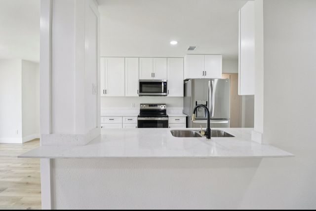 1835 E Cedar Elm Drive, Arlington, TX 76012