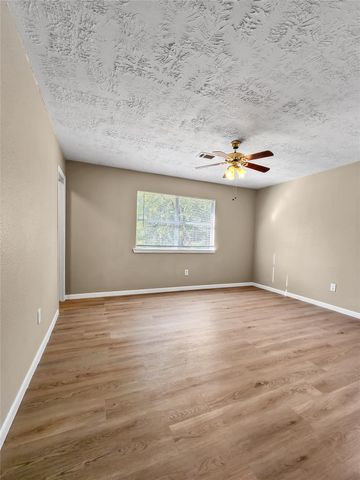 137 County Road 3431, Cleveland, TX 77327