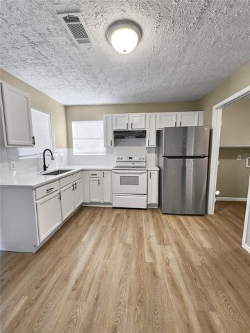 137 County Road 3431, Cleveland, TX 77327