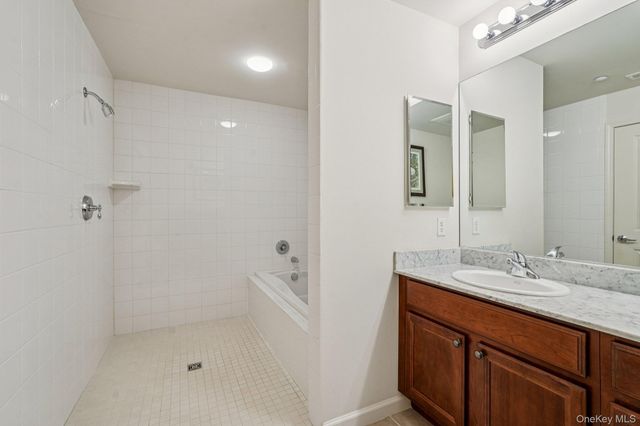 1316 Round Pointe Drive 1316, Haverstraw, NY 10927