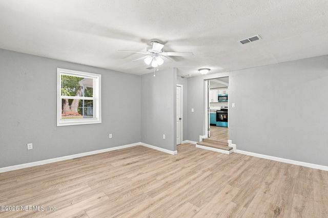 3261 TIGER HOLE Road, Jacksonville, FL 32216