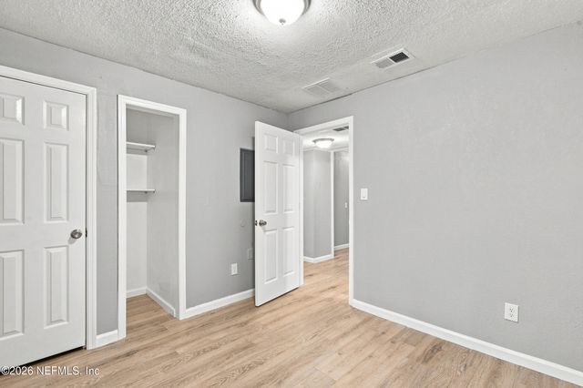 3261 TIGER HOLE Road, Jacksonville, FL 32216